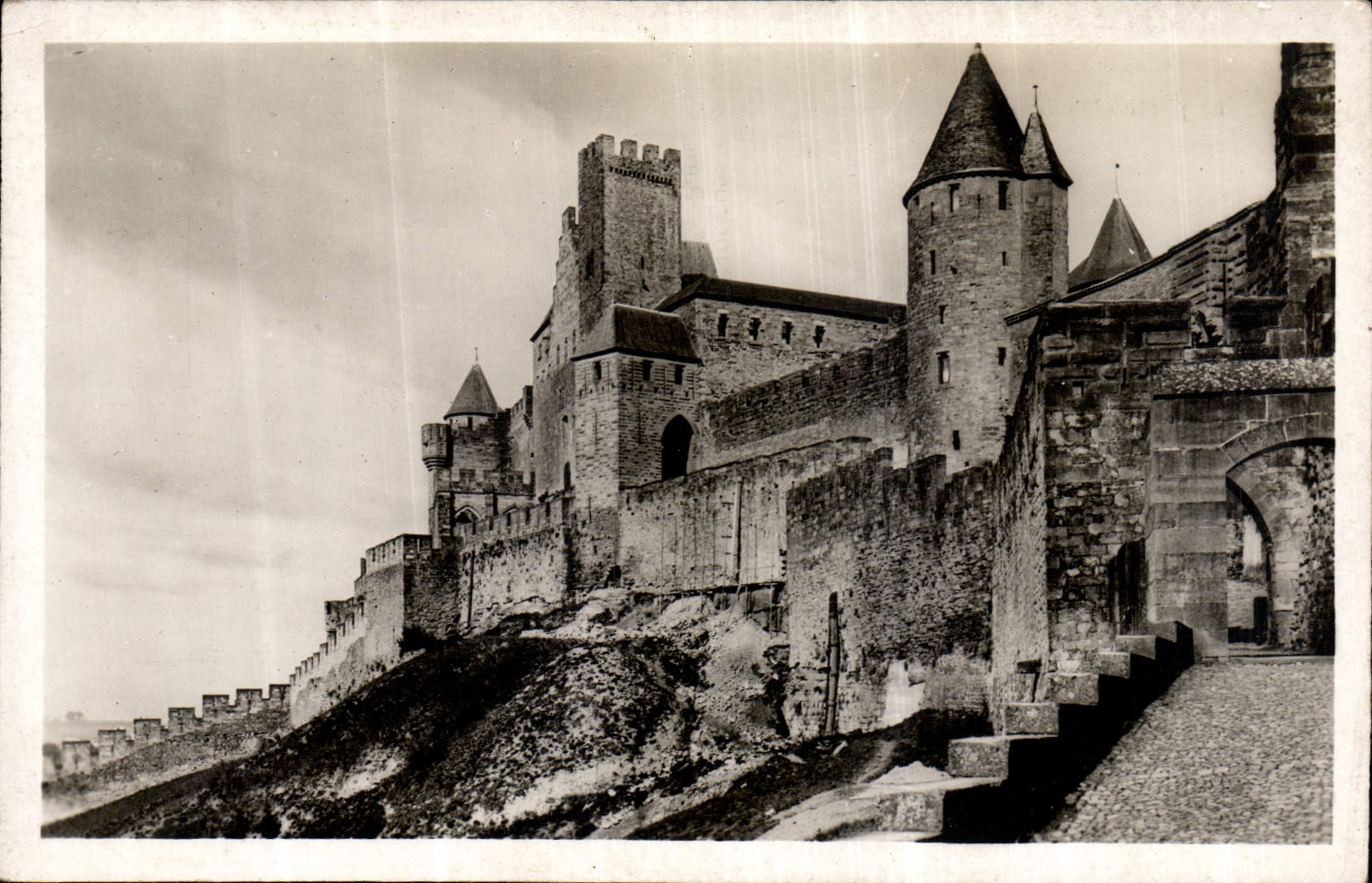 CPA Cite de Carcassonne la Porte d'Aude 