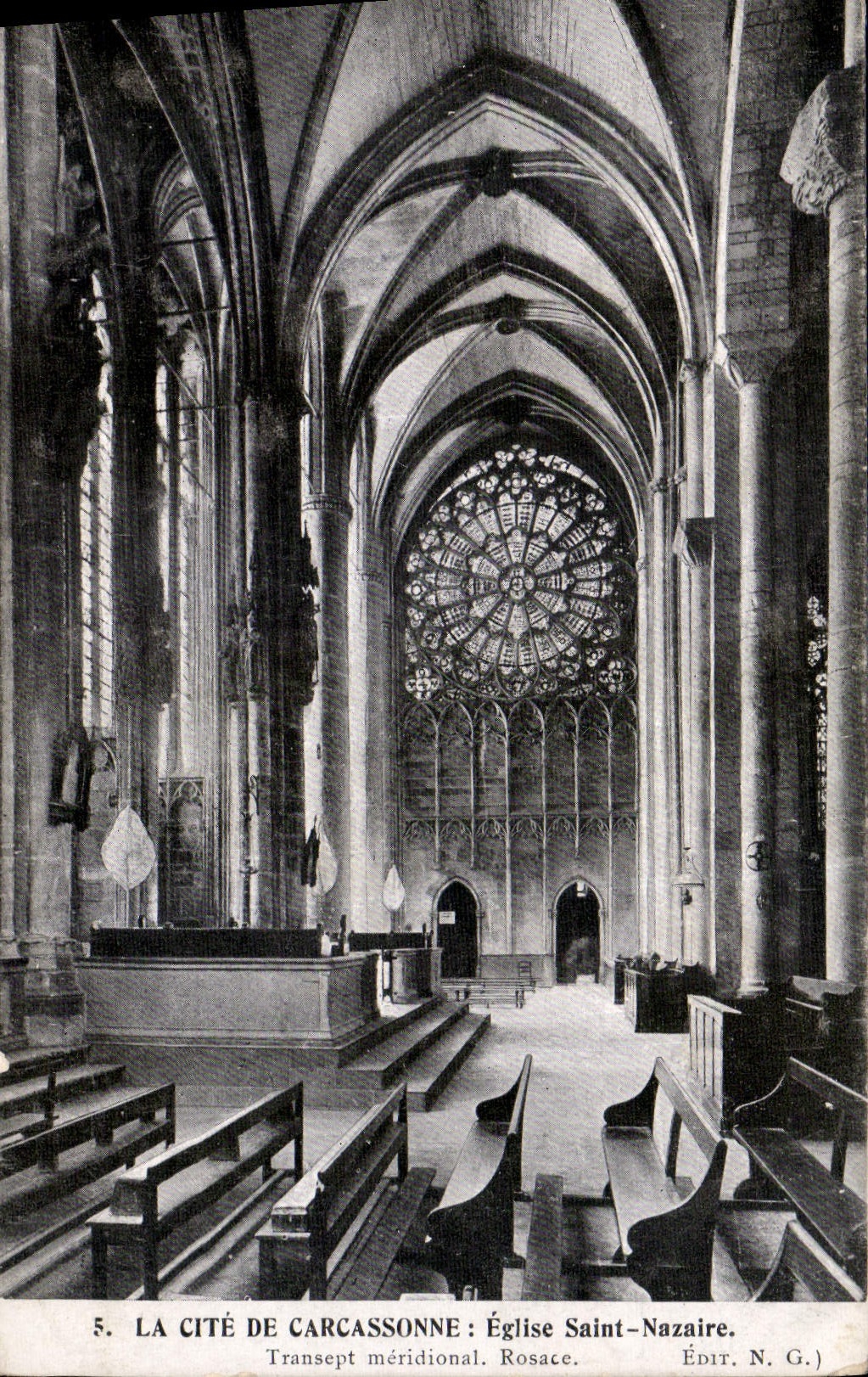 CPA La Cite de Carcassonne Eglise Saint Nazaire Transept meridional Rosace 