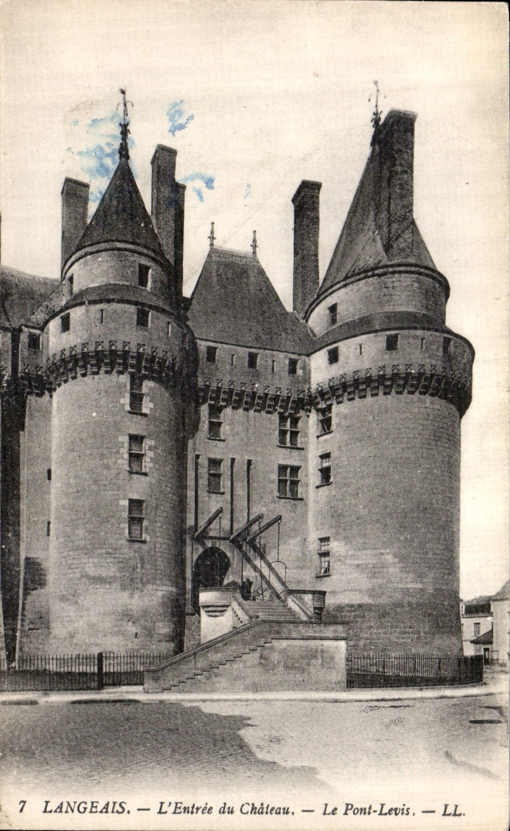 CPA Langeais l'Entree du Chateau le Pont Levis 