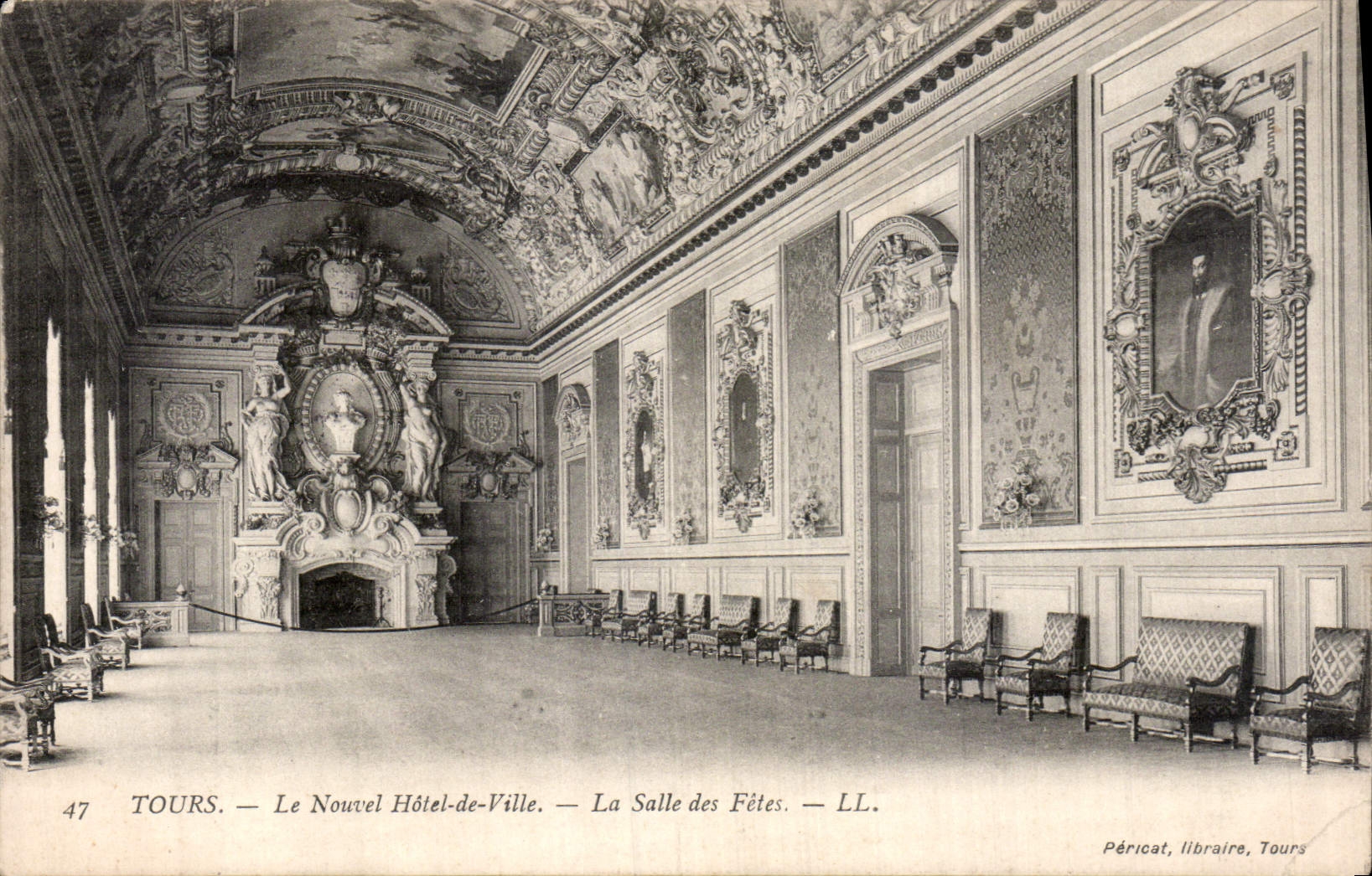 CPA Tours le Nouvel Hotel de Ville la Salle des Fetes 