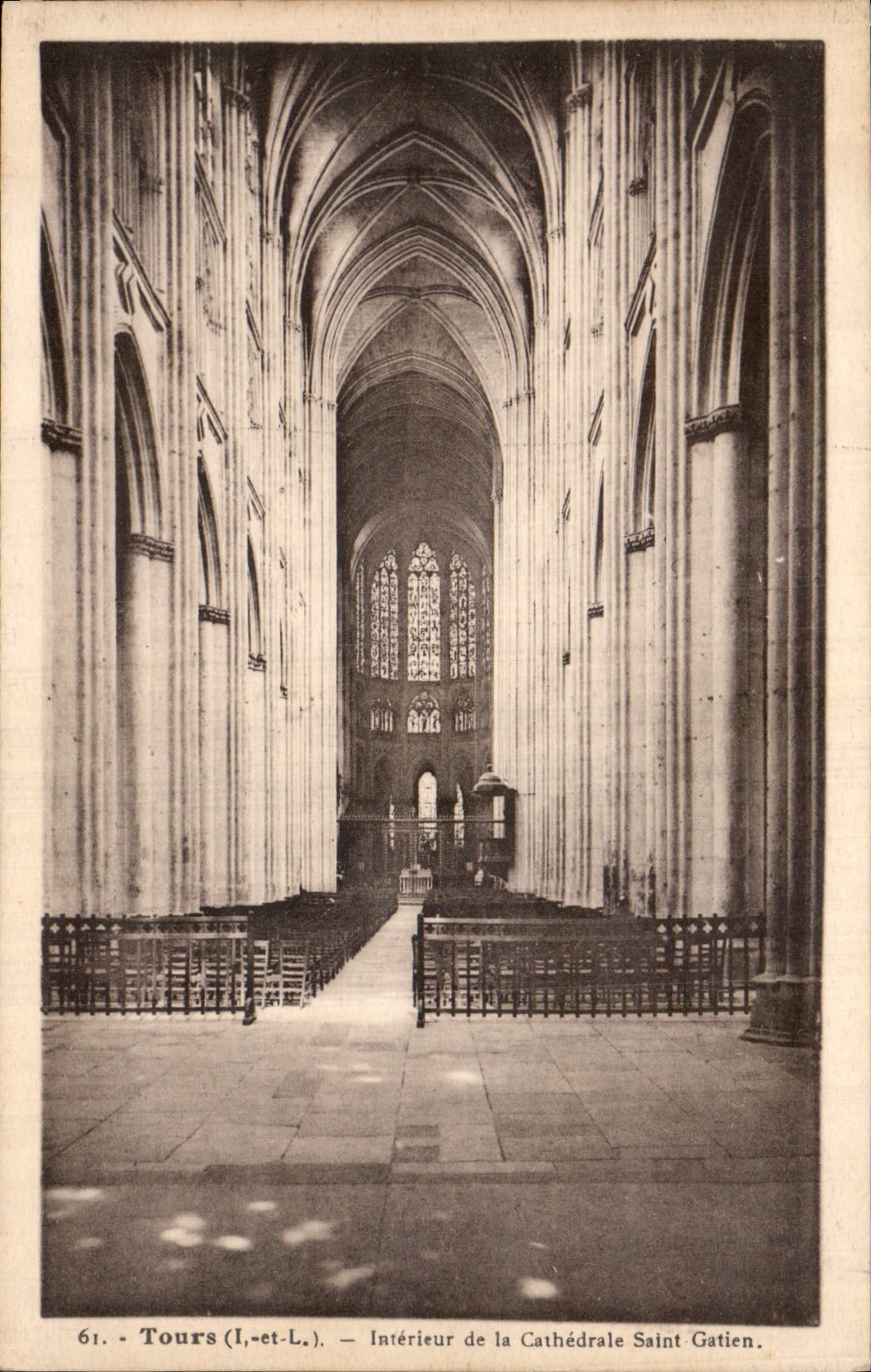 CPA Tours I et L Interieur de la Cathedrale Saint Gatien 