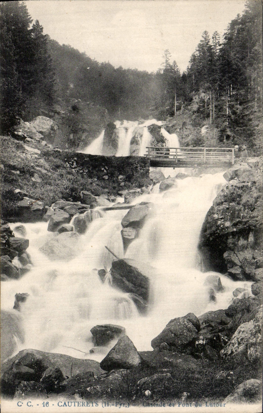 CPA Cauterets H Pyr Pont du Lutour 