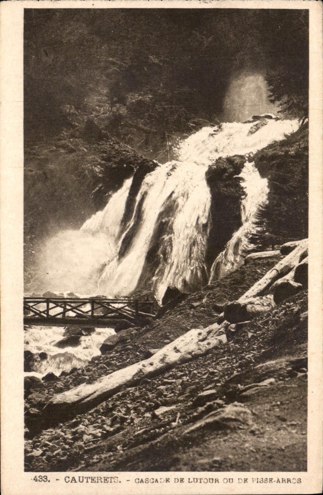 CPA Cauterets Cascade de Lutour ou du Pisse Arros