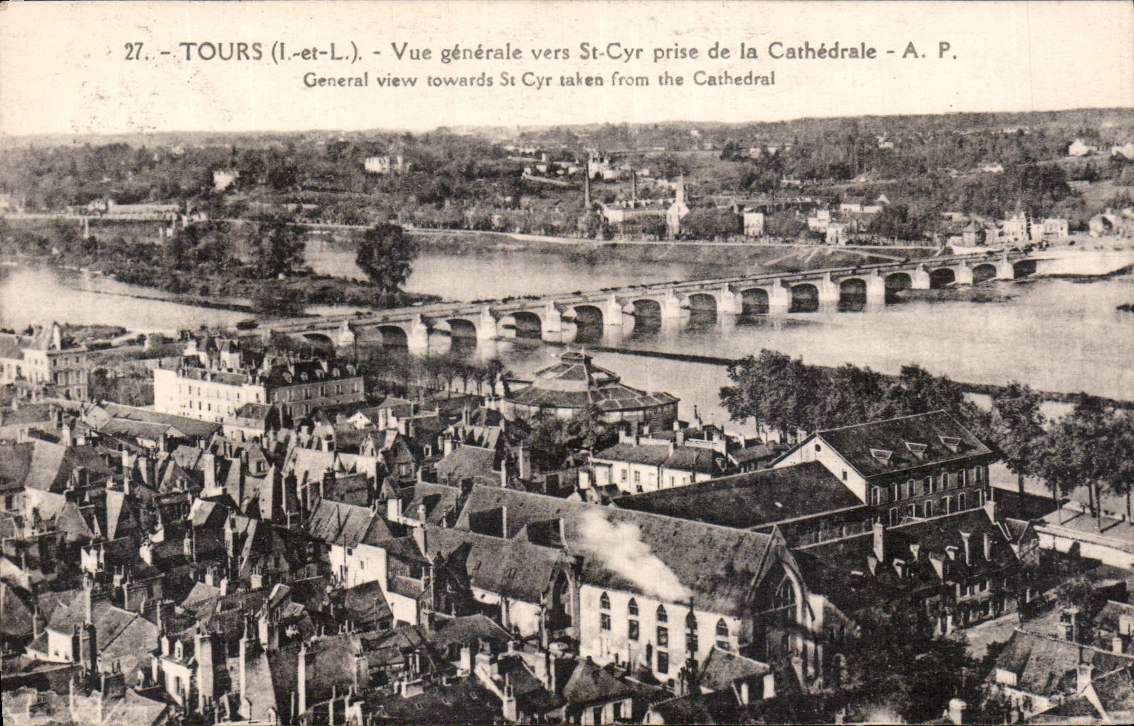 CPA Tours I et L vue generale vers St Cyr prise de la Cathedrale