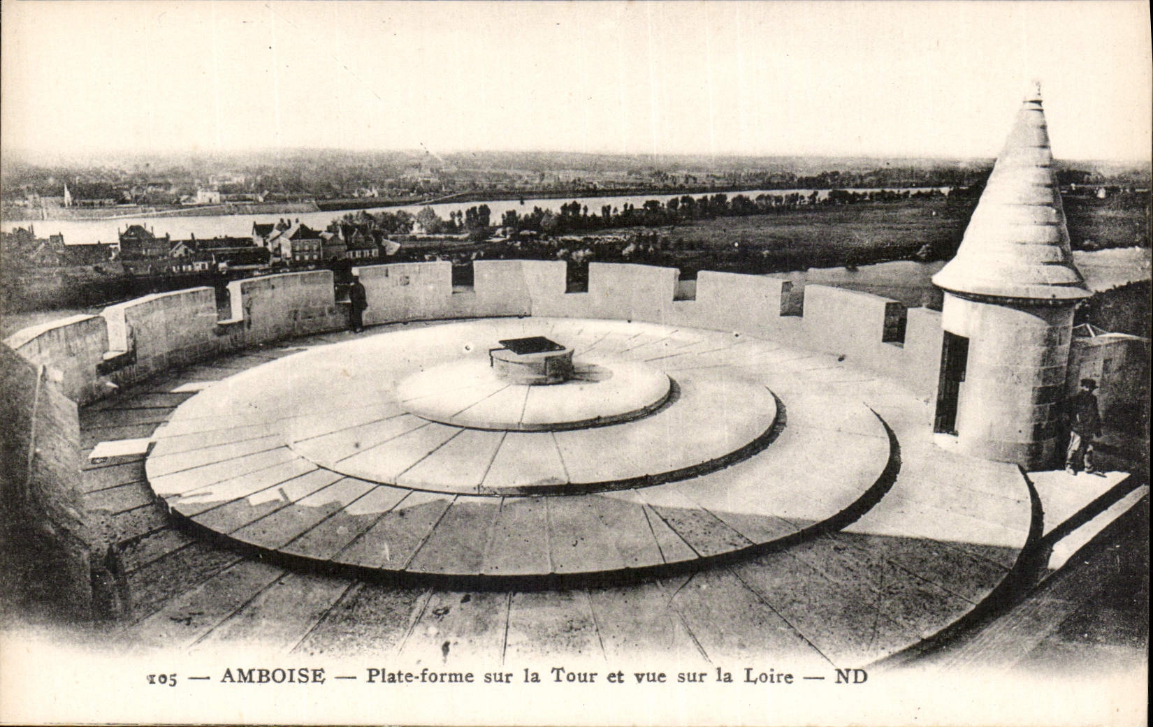 CPA Amboise Plate Forme sur la Tour et vue sur la Loire 