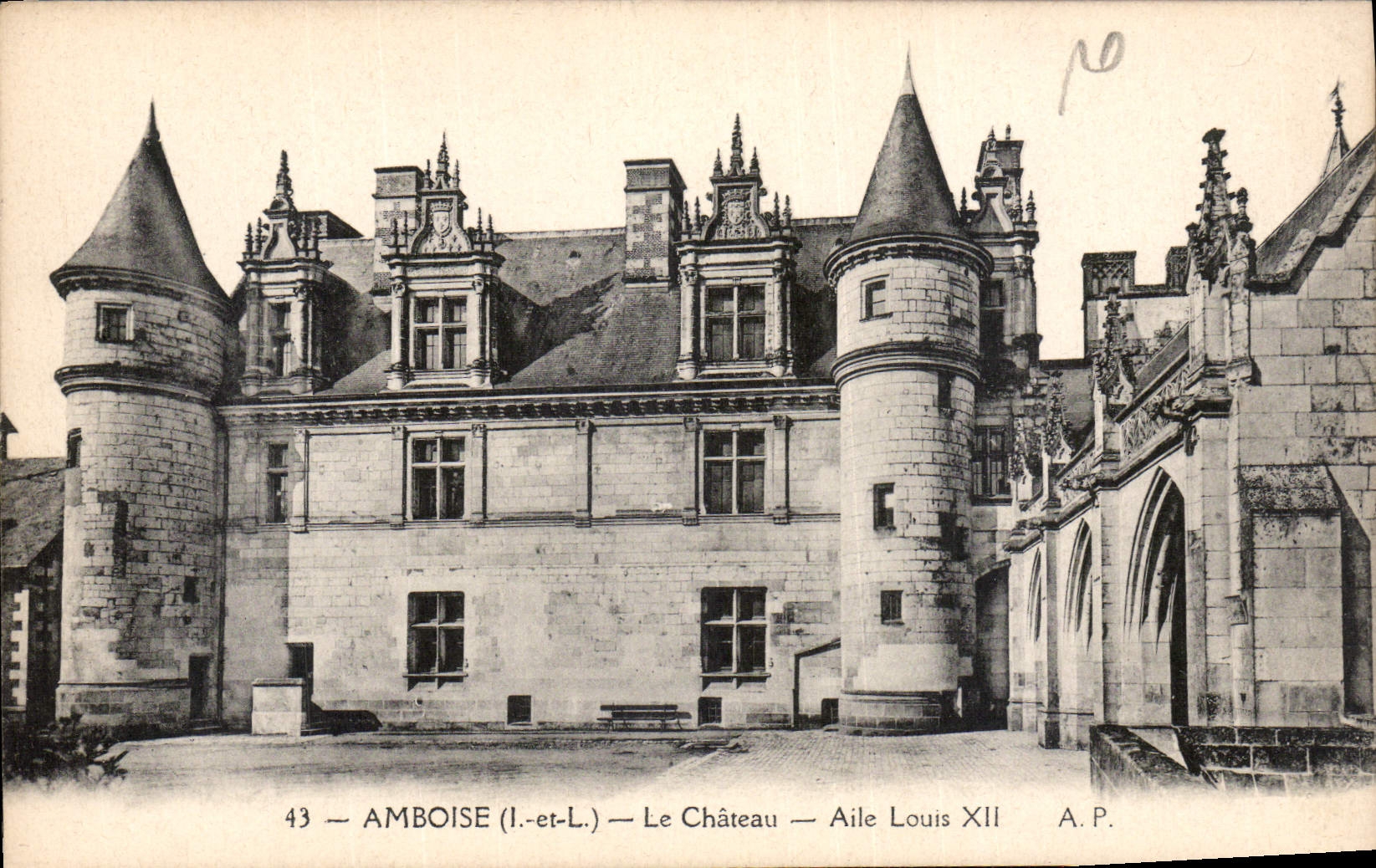 CPA Amboise I et L le Chateau Aile Louis XII 