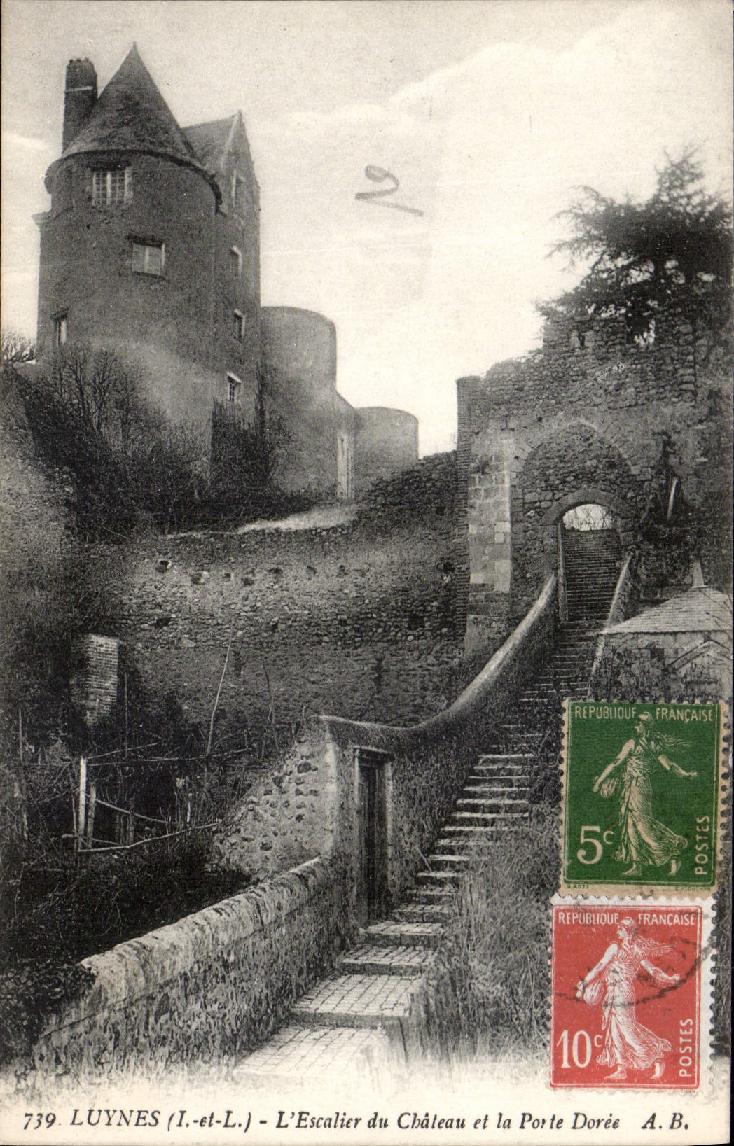 CPA Luynes I et L L'Escalier du Chateau et la Porte Doree
