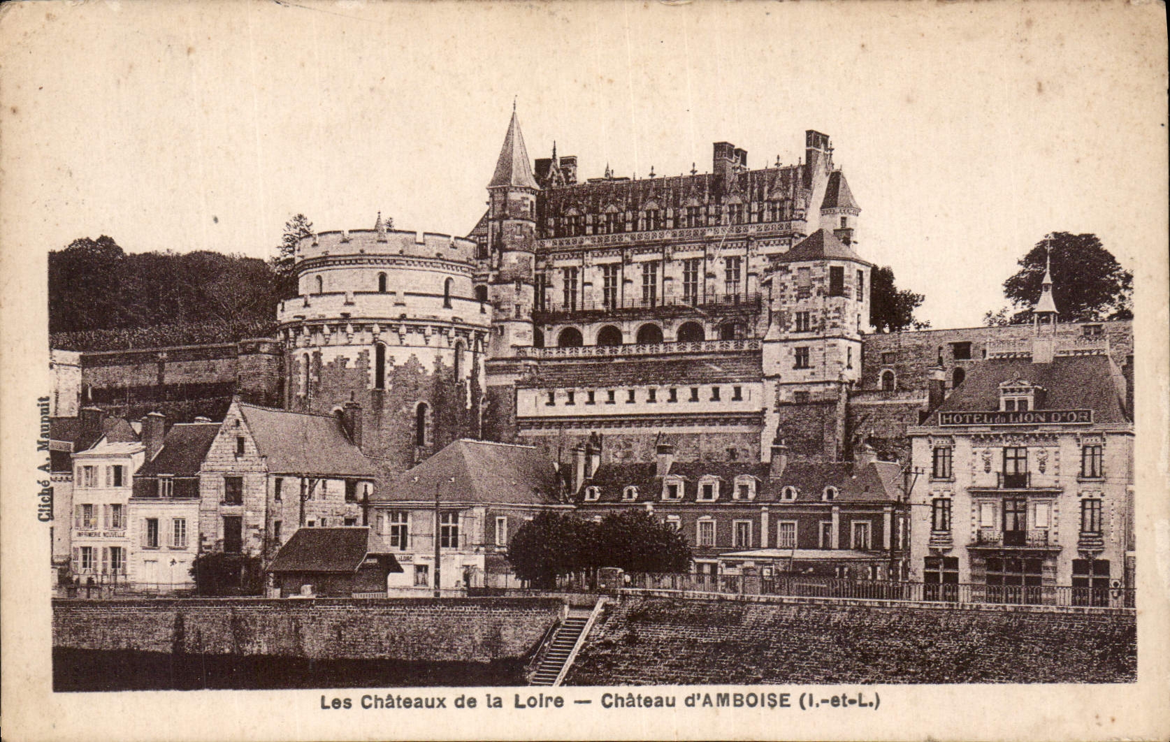 CPA Les Chateaux de la Loire Chateau d'Amboise I et L 