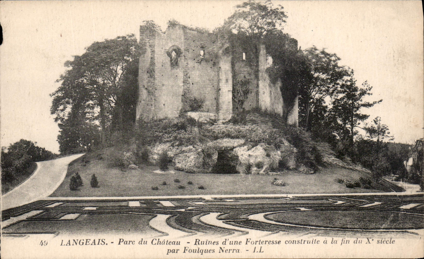 CPA Langeais Parc du Chateau Ruines d'une Fortresse construite a la fin du X siecle par Foulques Ner