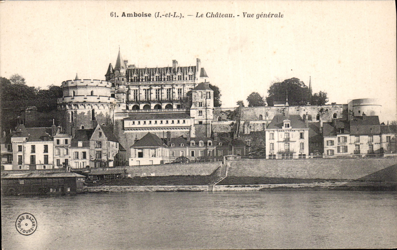 CPA Amboise I et L Le Chateau Vue generale