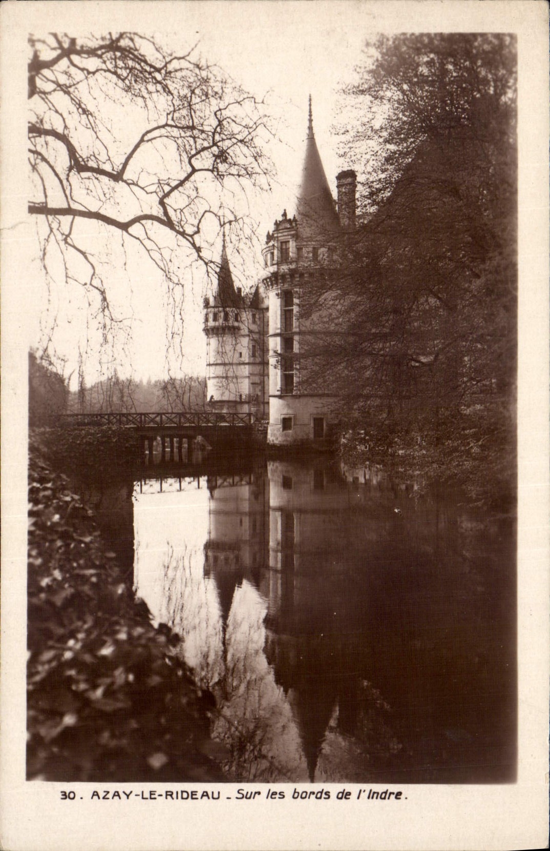 CPA Azay le Rideau Sur les Bords de l'Indre