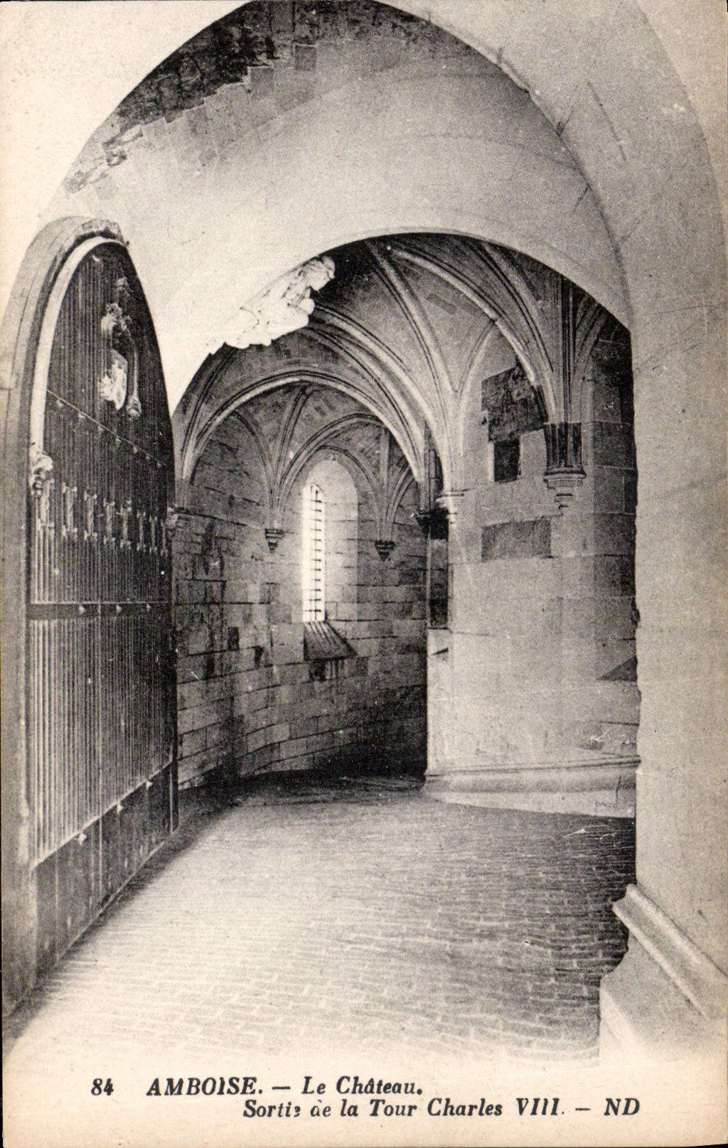 CPA Amboise Le Chateau Sortie de la Tour Charles VIII 