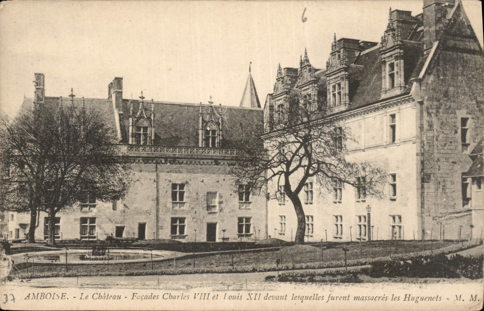 CPA Amboise Le Chateau Facades Charles VIII et Louis XII devant losquelles furent massacres les Hugu