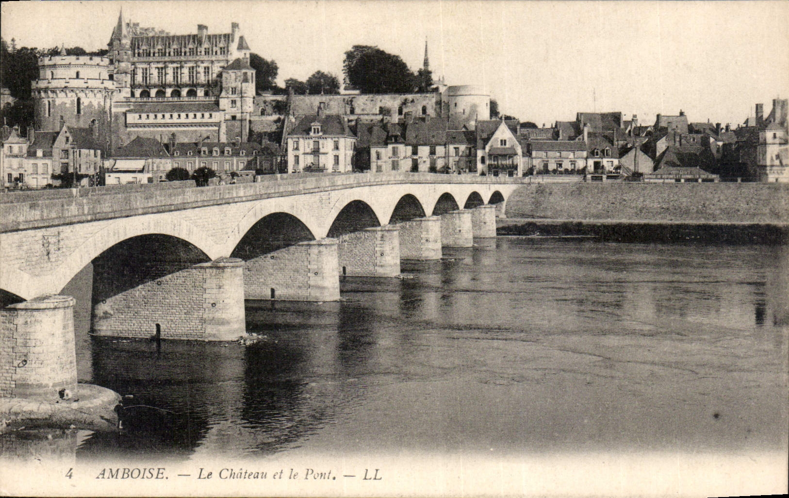 CPA Amboise Le Chateau et le Pont 