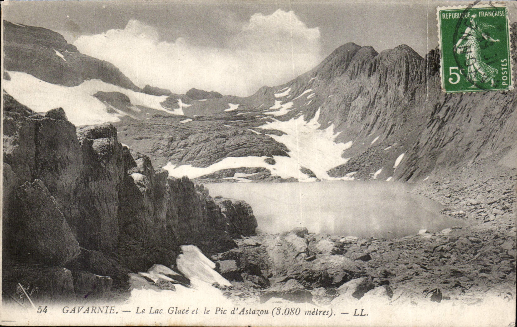 CPA Gavarnie Le Lac Glace et le Pic d'Astazou 