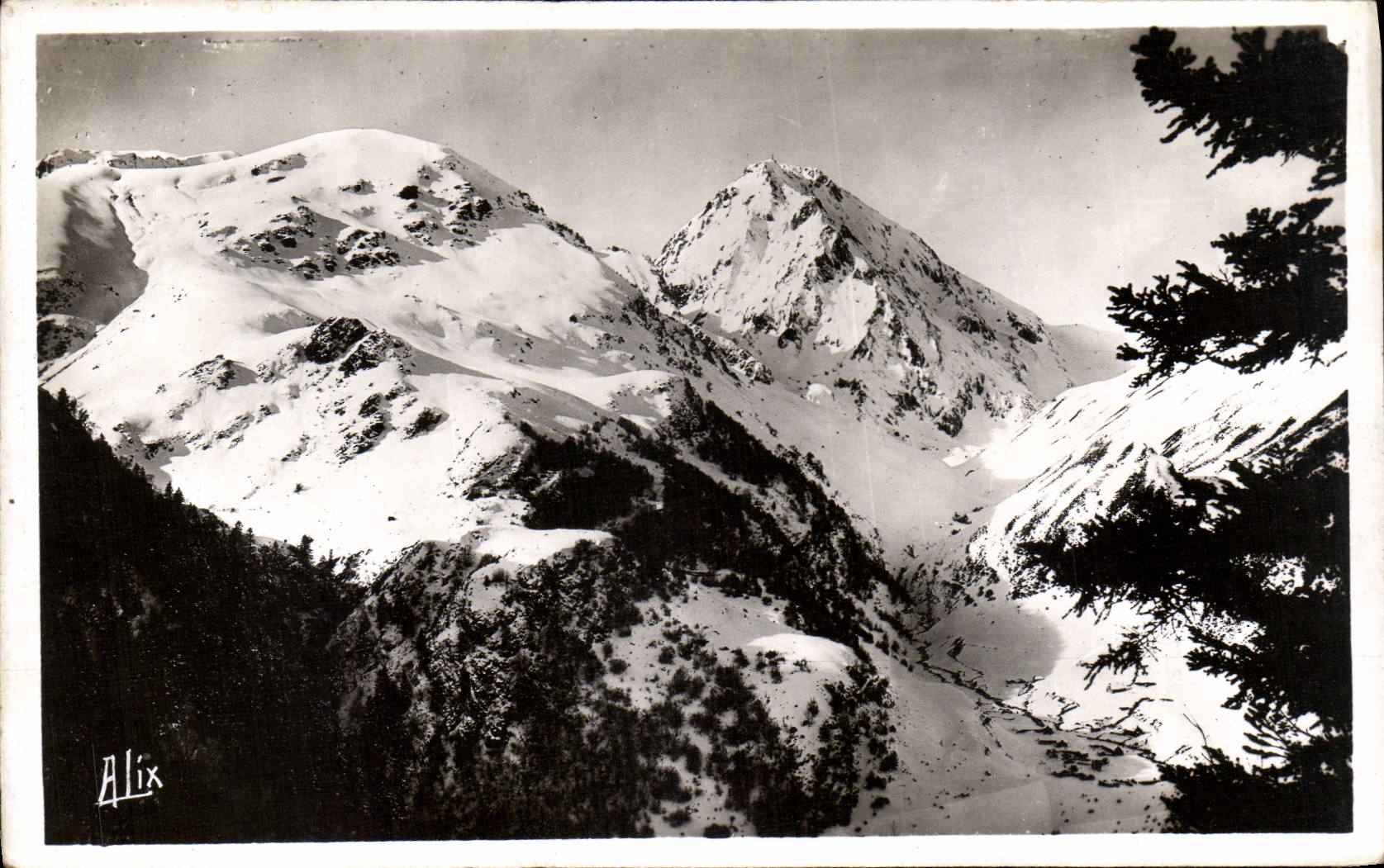 CPA Bagneres de Bigorre Le Pic du Midi vu de la route du Tourmalet