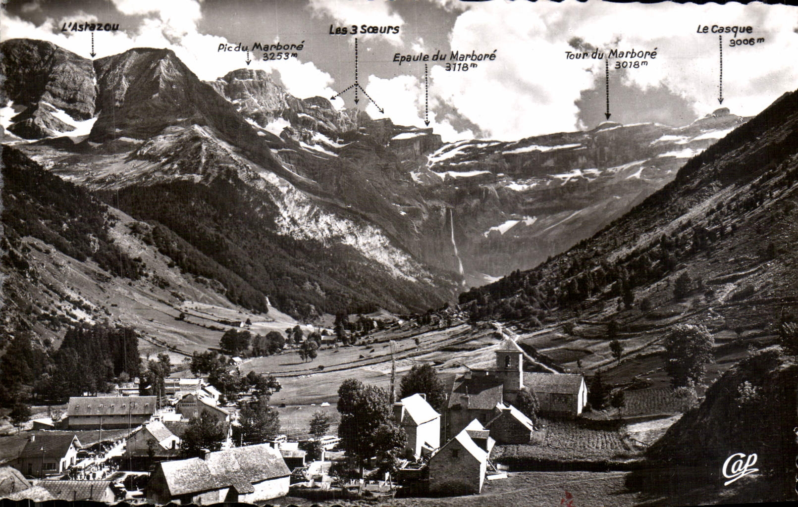 CPA Gavarnie Le Village et le Cirque 