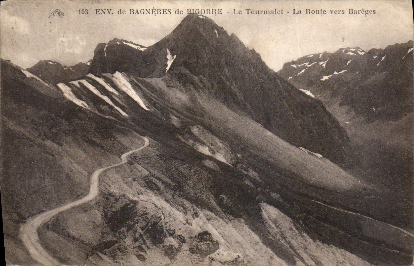 CPA Env de Bagneres de Bigorre Le Tourmalet La Route vers Bareges