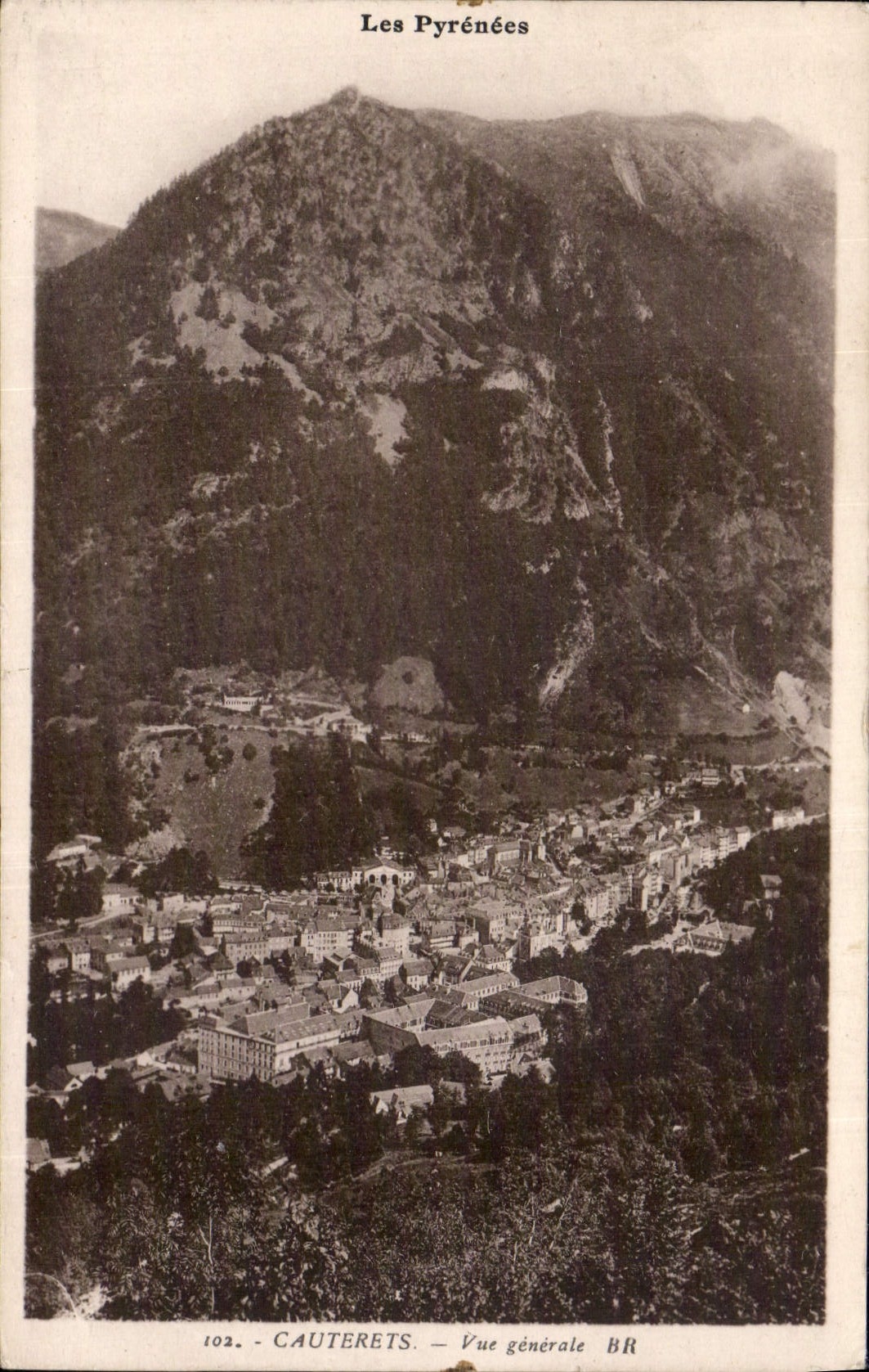 CPA Les Pyrenees Cauterets Vue generale