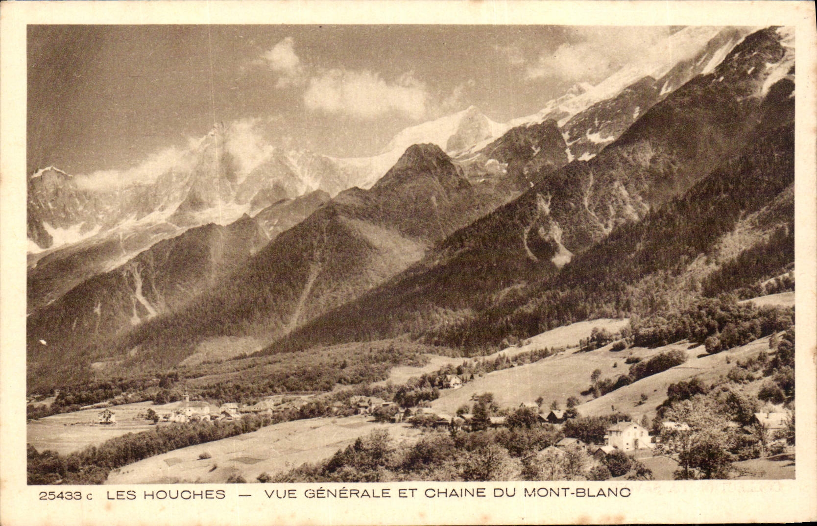 CPA Les Houches Vue generale et Chaine du Mont Blanc 