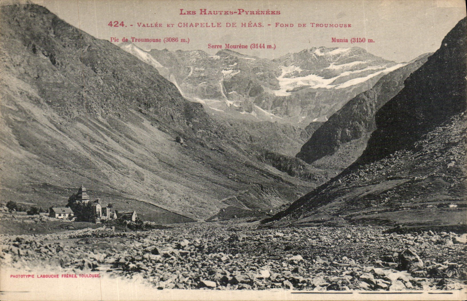 CPA Les Hautes Pyrenees Vallee et Chapelle de Heas 