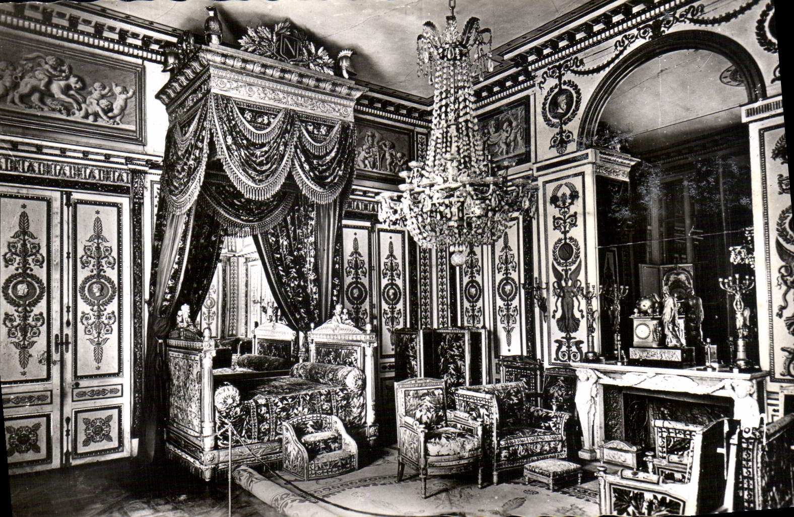 CPA Fontainebleau S et M Le Palais Chambre a coucher de Napoleon 