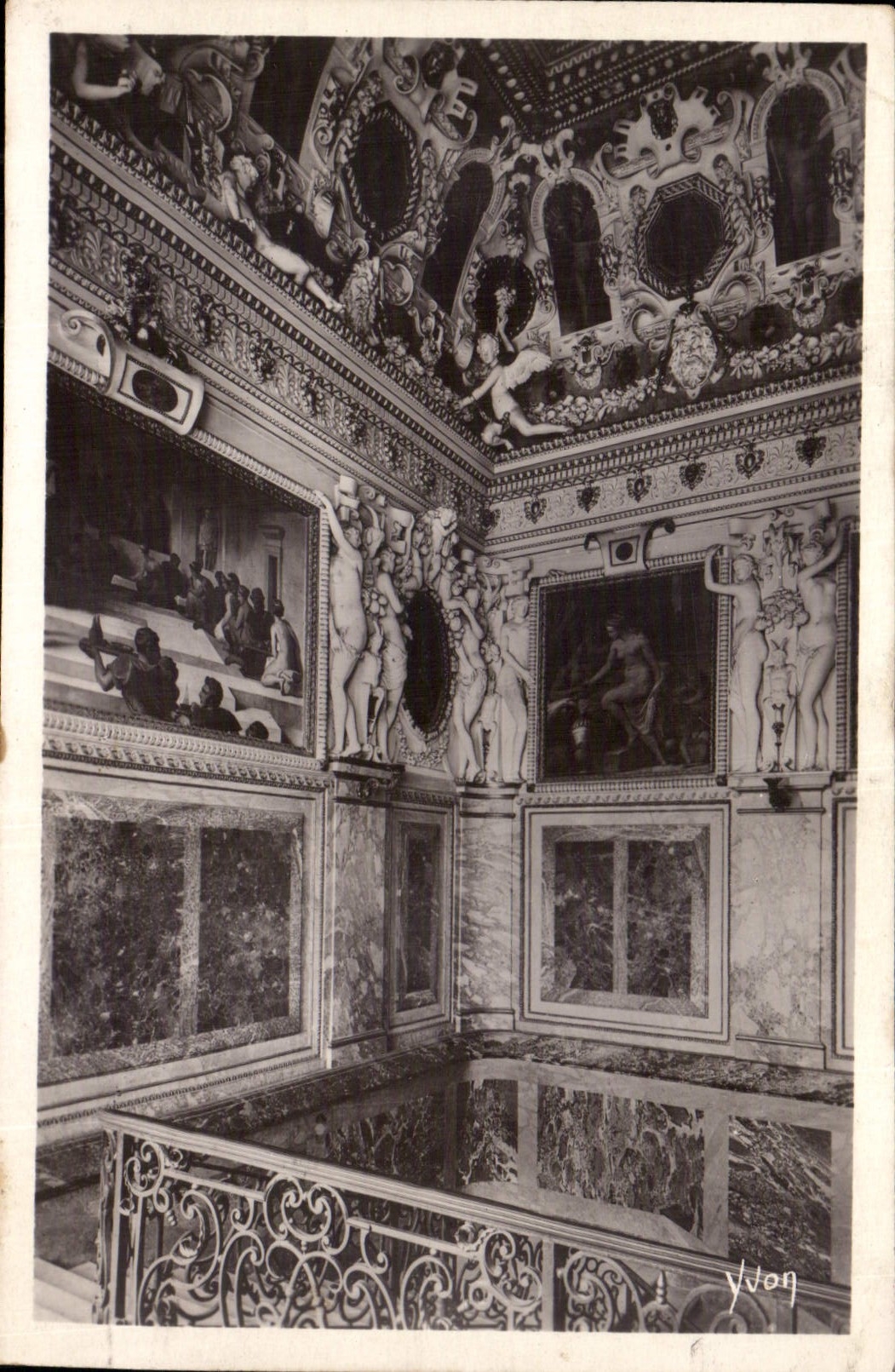 CPA La Douce France Palais de Fontainebleau 