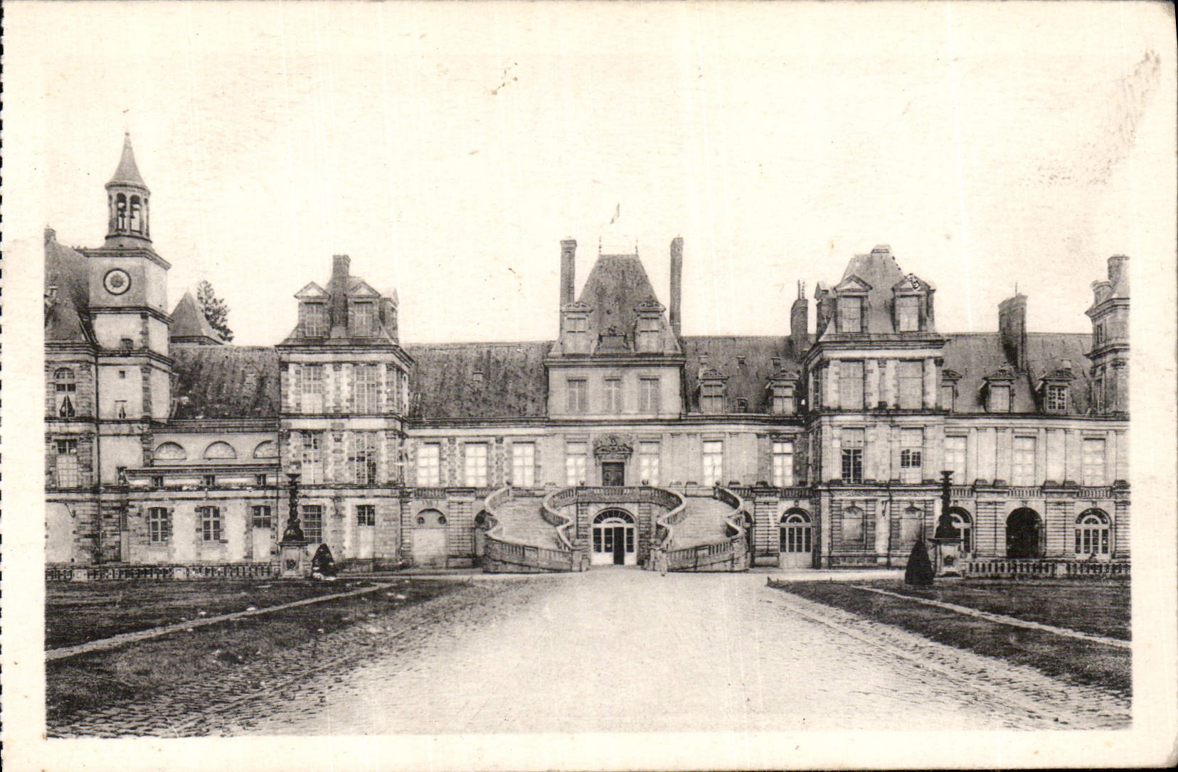 CPA Le Chateau de Fontainebleau 