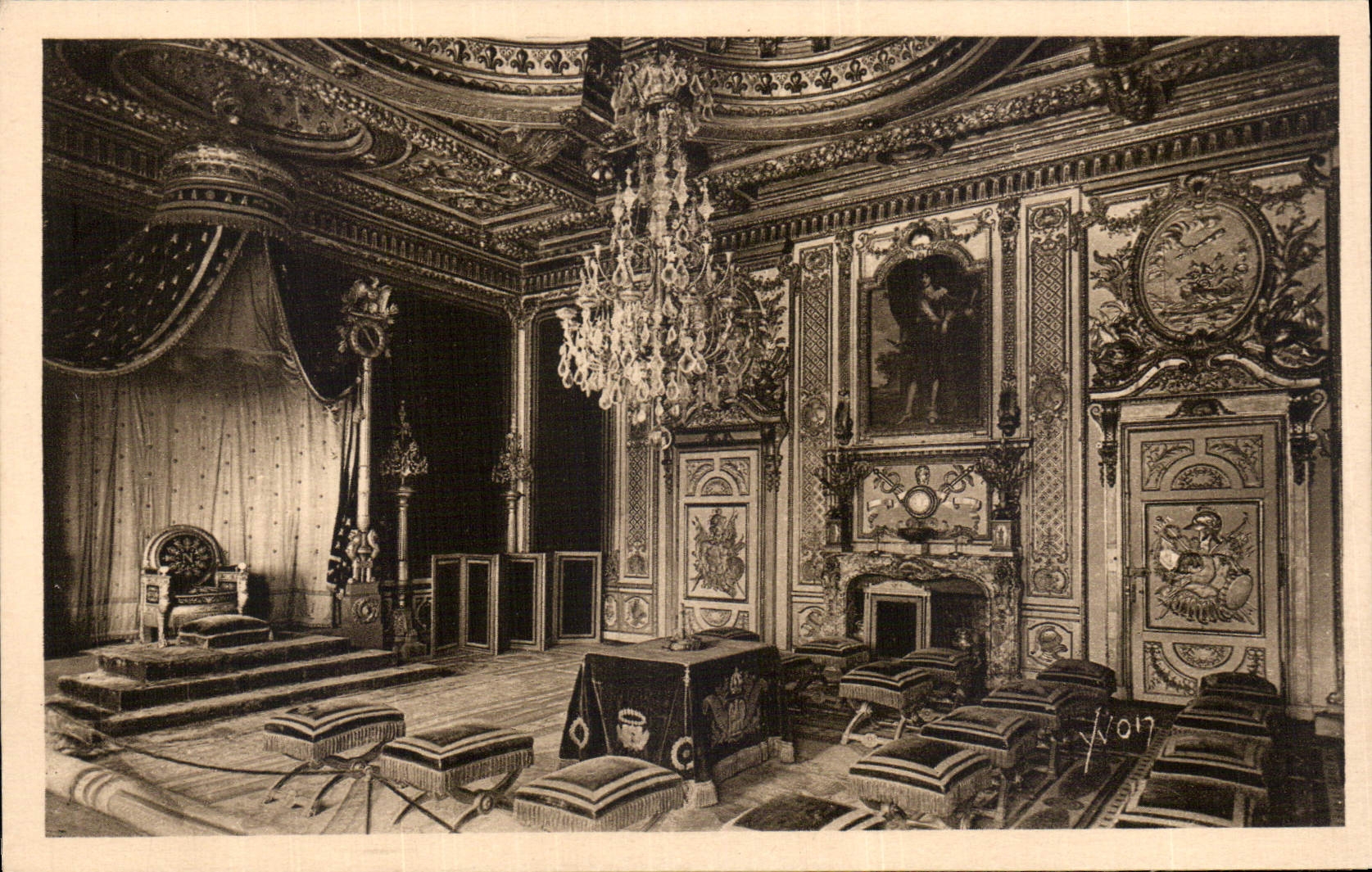 CPA La Douce France Palais de Fontainebleau Salle du Trone 