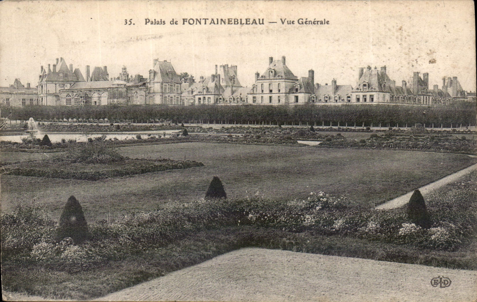 CPA Palais de Fontainebleau Vue generale 
