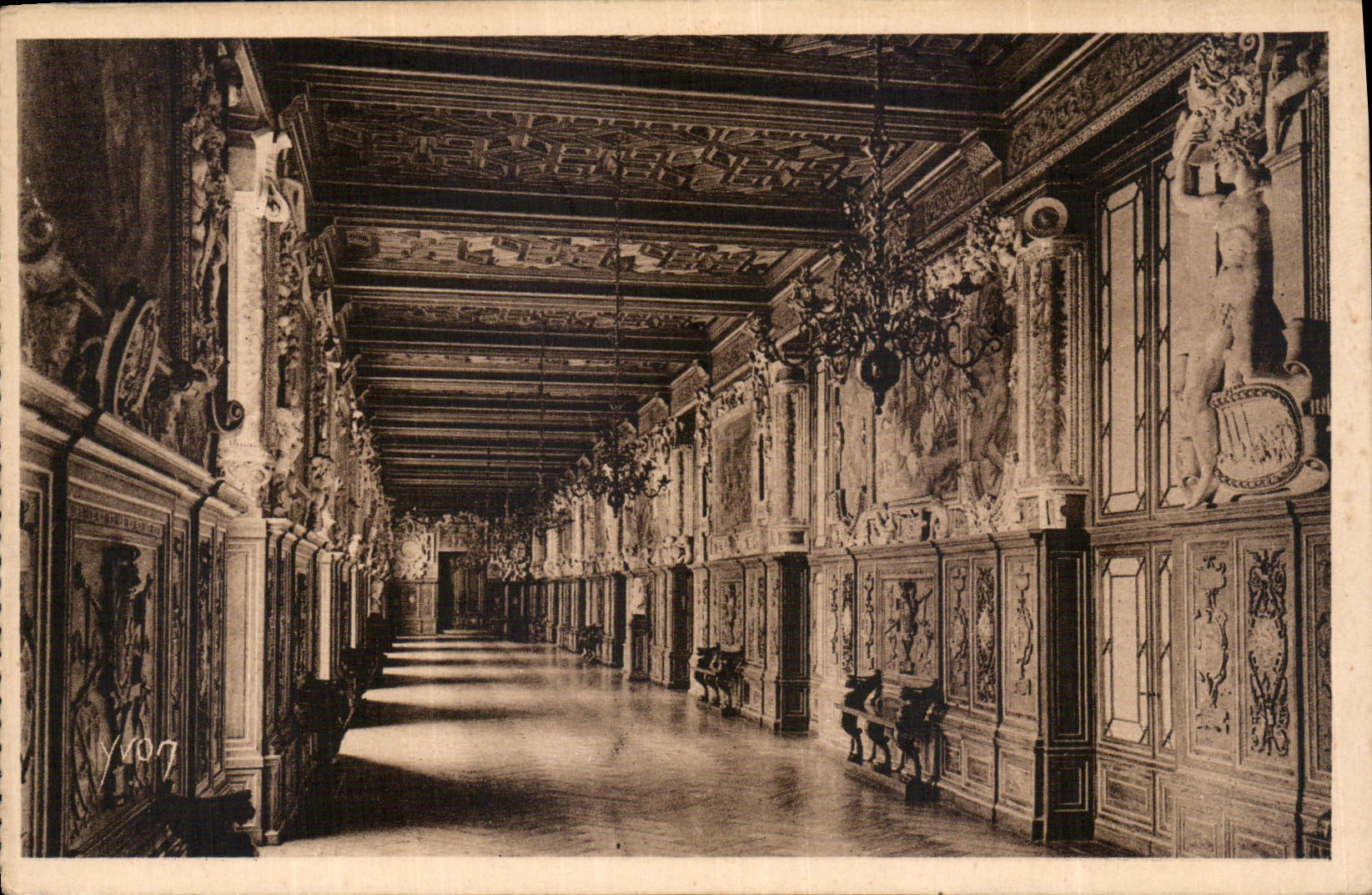 CPA La Douce France Fontainebleau S et M le Palais Galerie Francois Ier 
