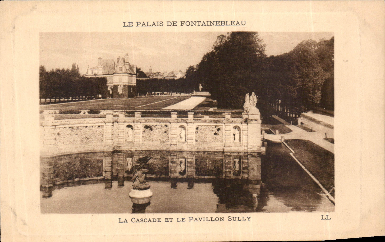 CPA Le Palais de Fontainebleau la cascade et le Pavillon Sully 