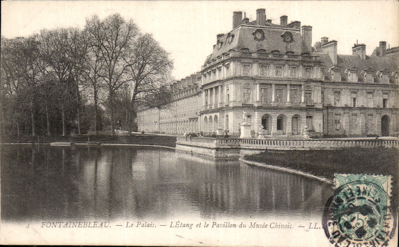 CPA Fontainebleau Le Palais L'Etang et le Pavillon du Musee Chinois 