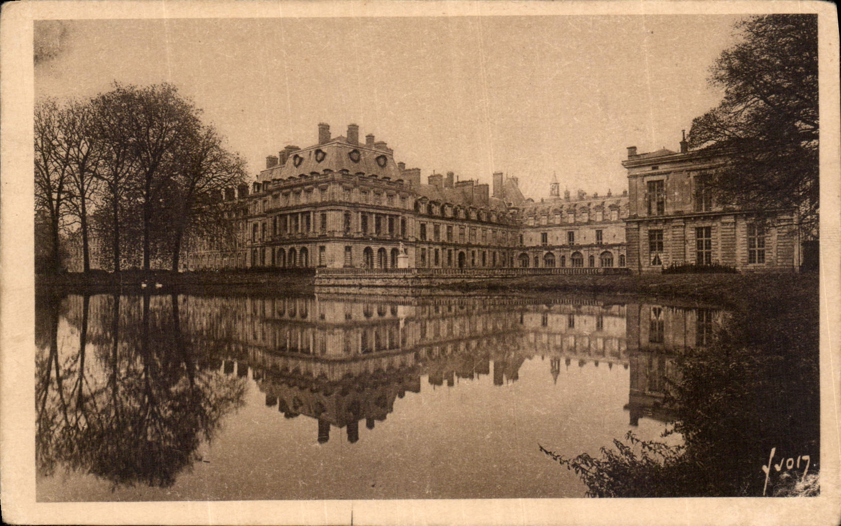 CPA Fontainebleau S et M Le Palais Facade sur l'Etang aux Carpes 