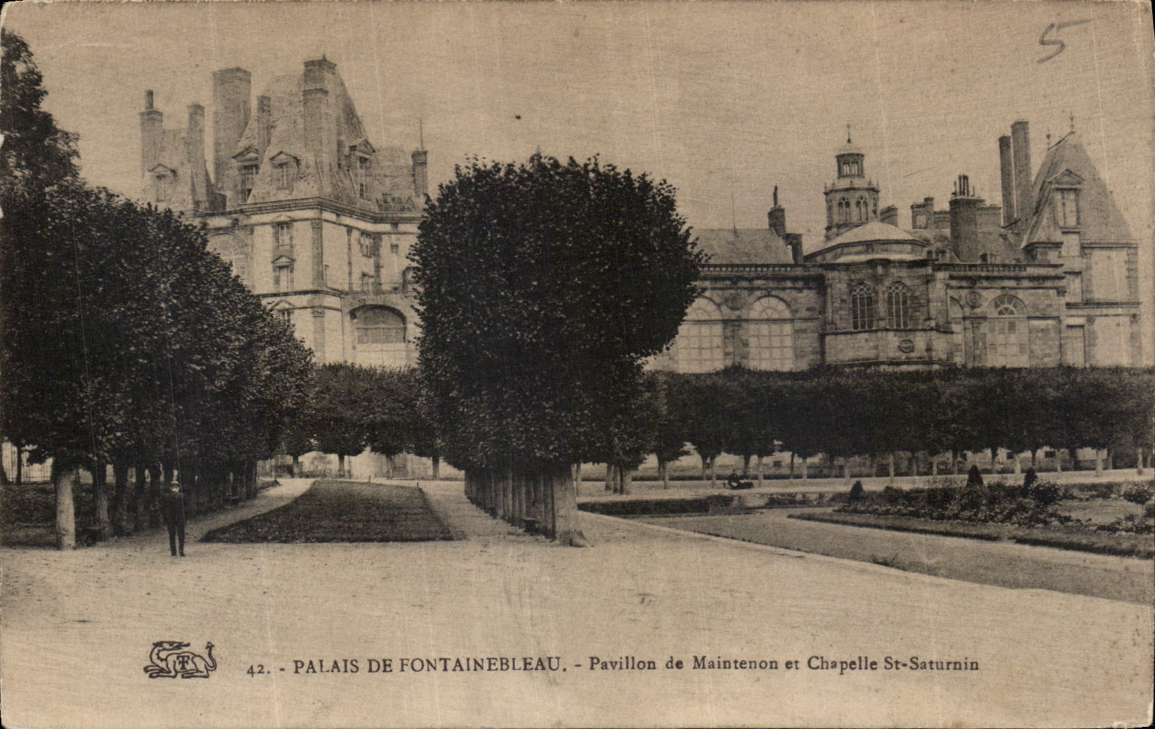 CPA Palais de Fontainebleau Pavillon de Maintenon et Chapelle St Saturnin 