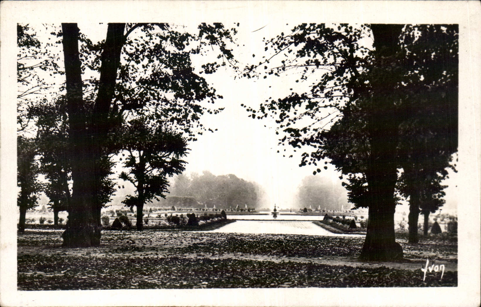 CPA Fontainebleau Jardin de Palais Le Parterre 
