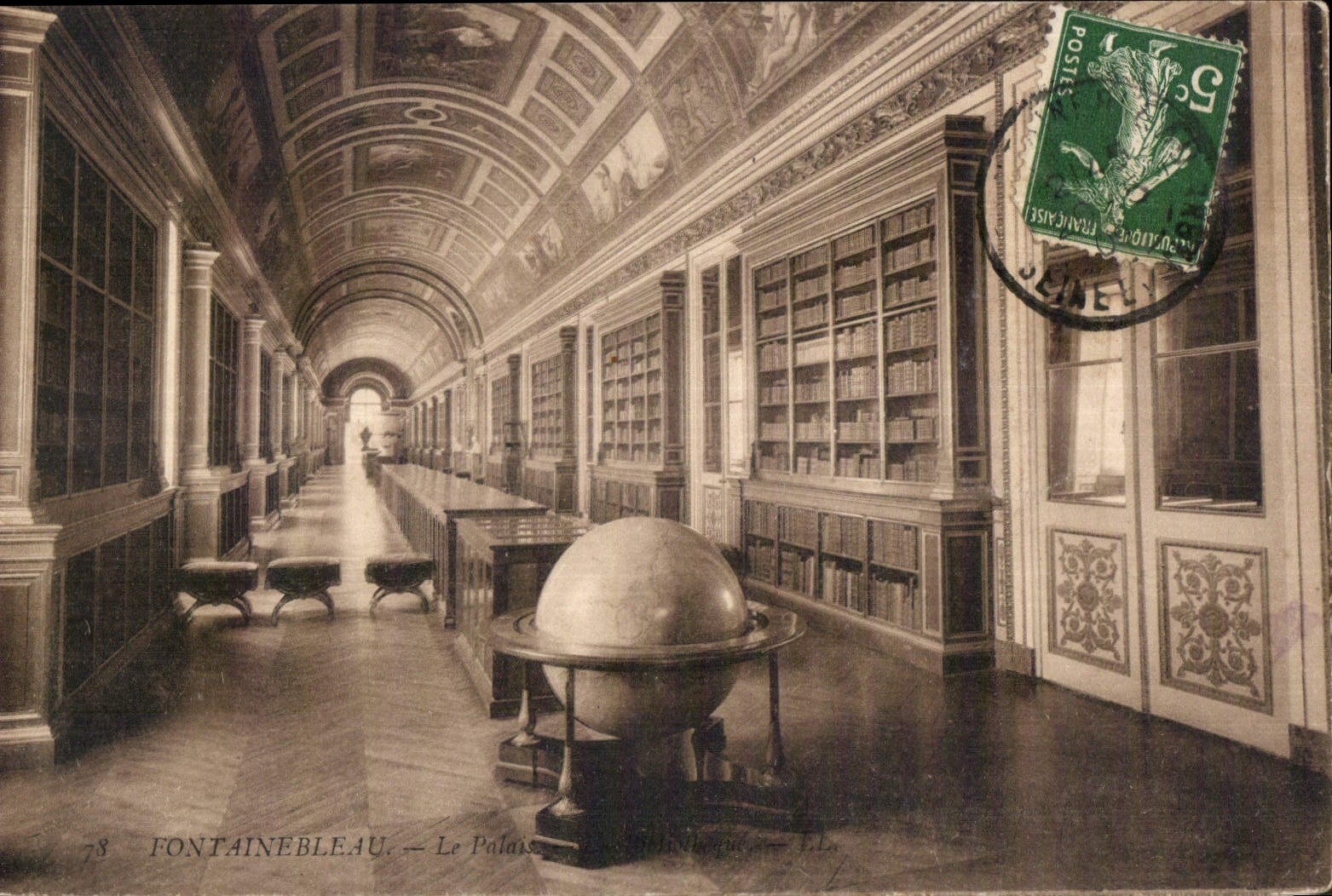 CPA Fontainebleau Le Palais La Bibliotheque 