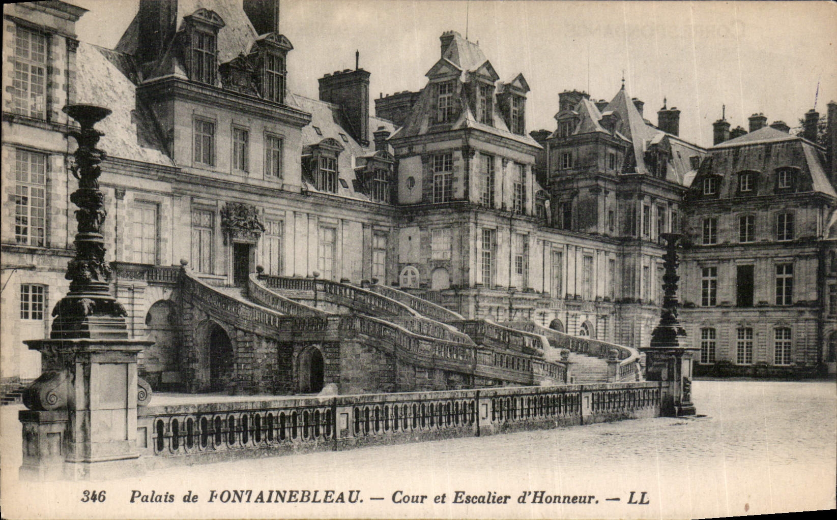 CPA Palais de Fontainebleau Cour et Escalier d'Honneur 