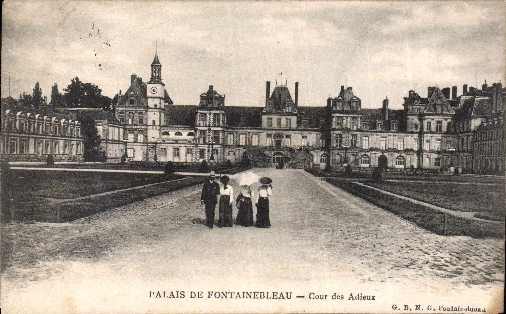 CPA Palais de Fontainebleau Cour des Adieux 