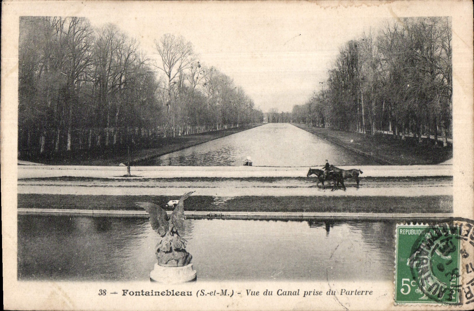 CPA Fontainebleau S et M Vue du Canal prise du Parterre 