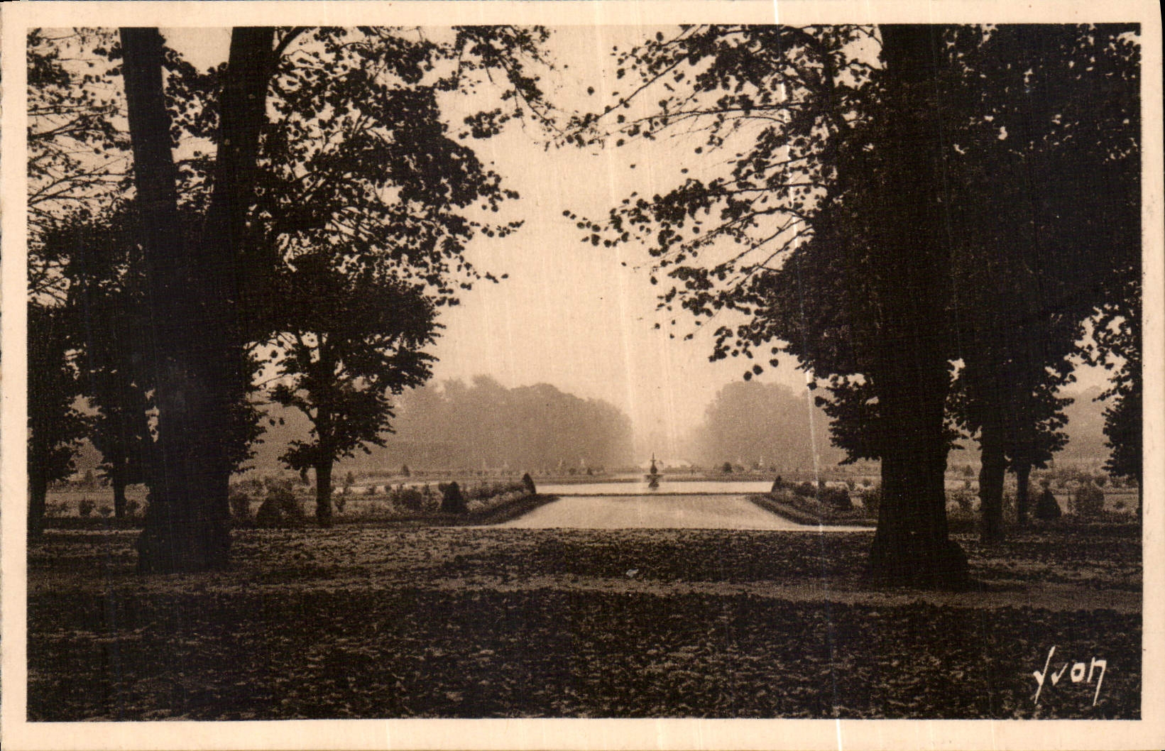 CPA Fontainebleau S et M Jardins du Palais le Parterre 