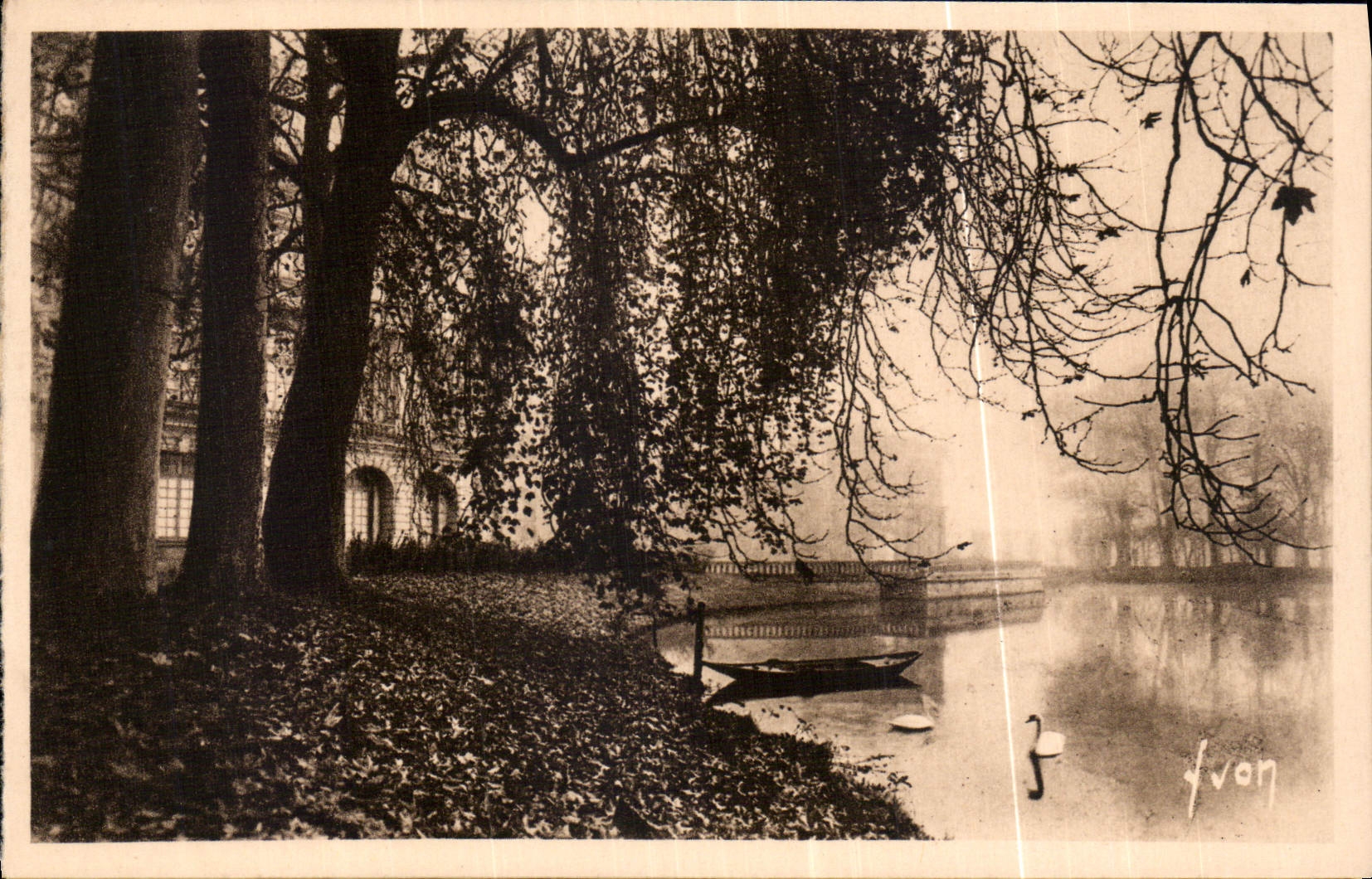 CPA Fontainebleau S et M Jardins du Palais Matin d'Automne 