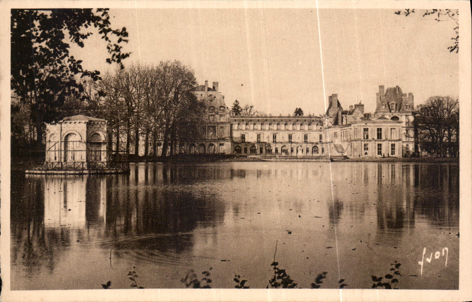 CPA Fontainebleau S et M le palais l'Etang aux Carpes le Pavillon de l'Empereur 