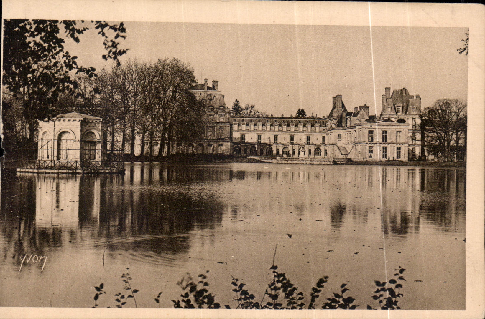 CPA La Douce France Palais de Fontainebleau l'Etang aux Carpes 