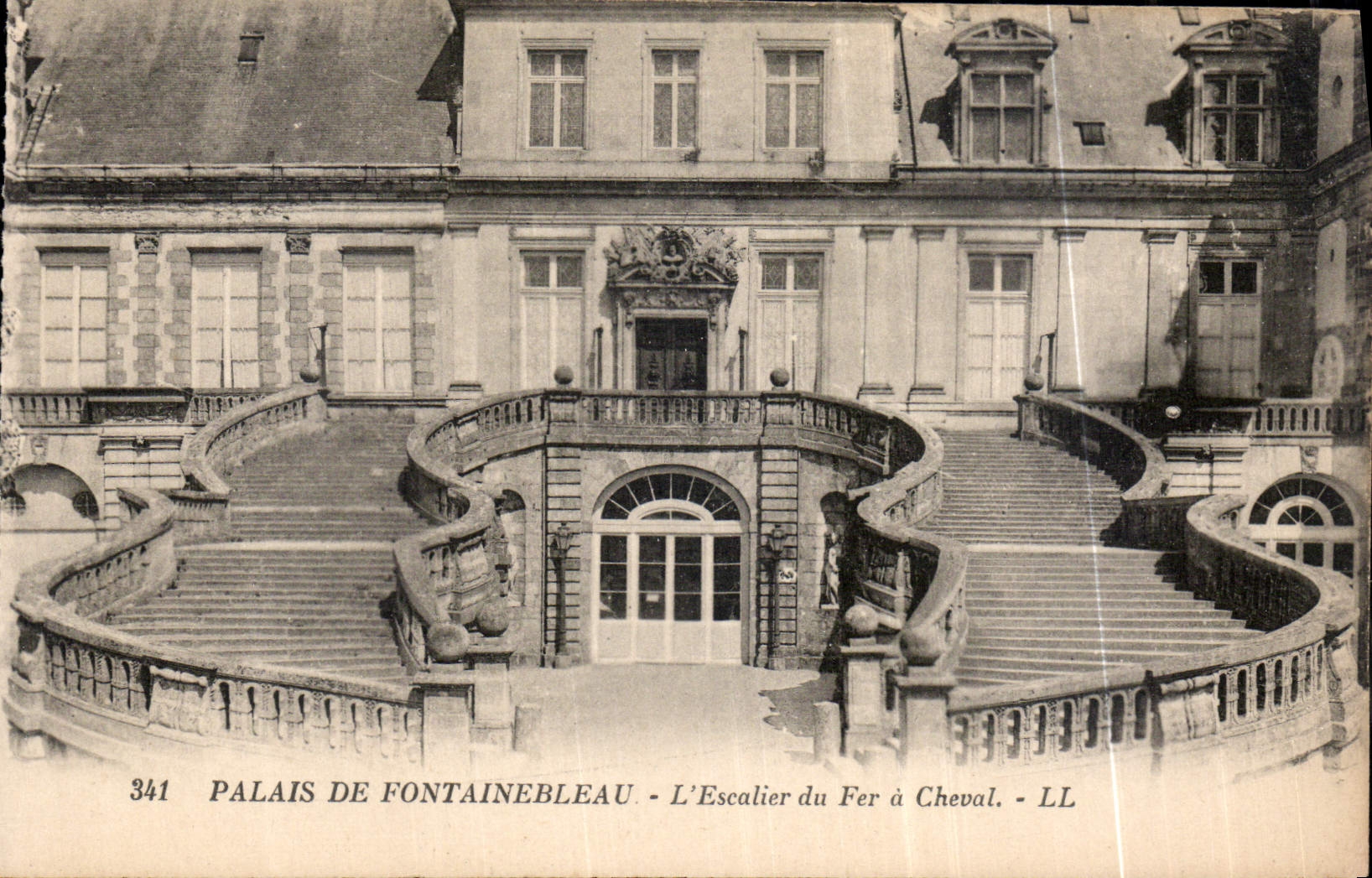 CPA Palais de Fontainebleau l'Escalier du Fer a Cheval 
