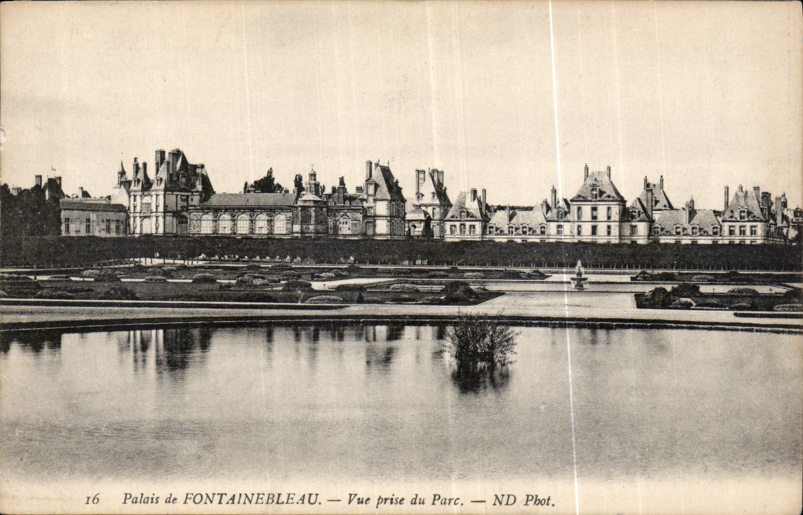 CPA Palais de Fontainebleau vue prise du Parc 