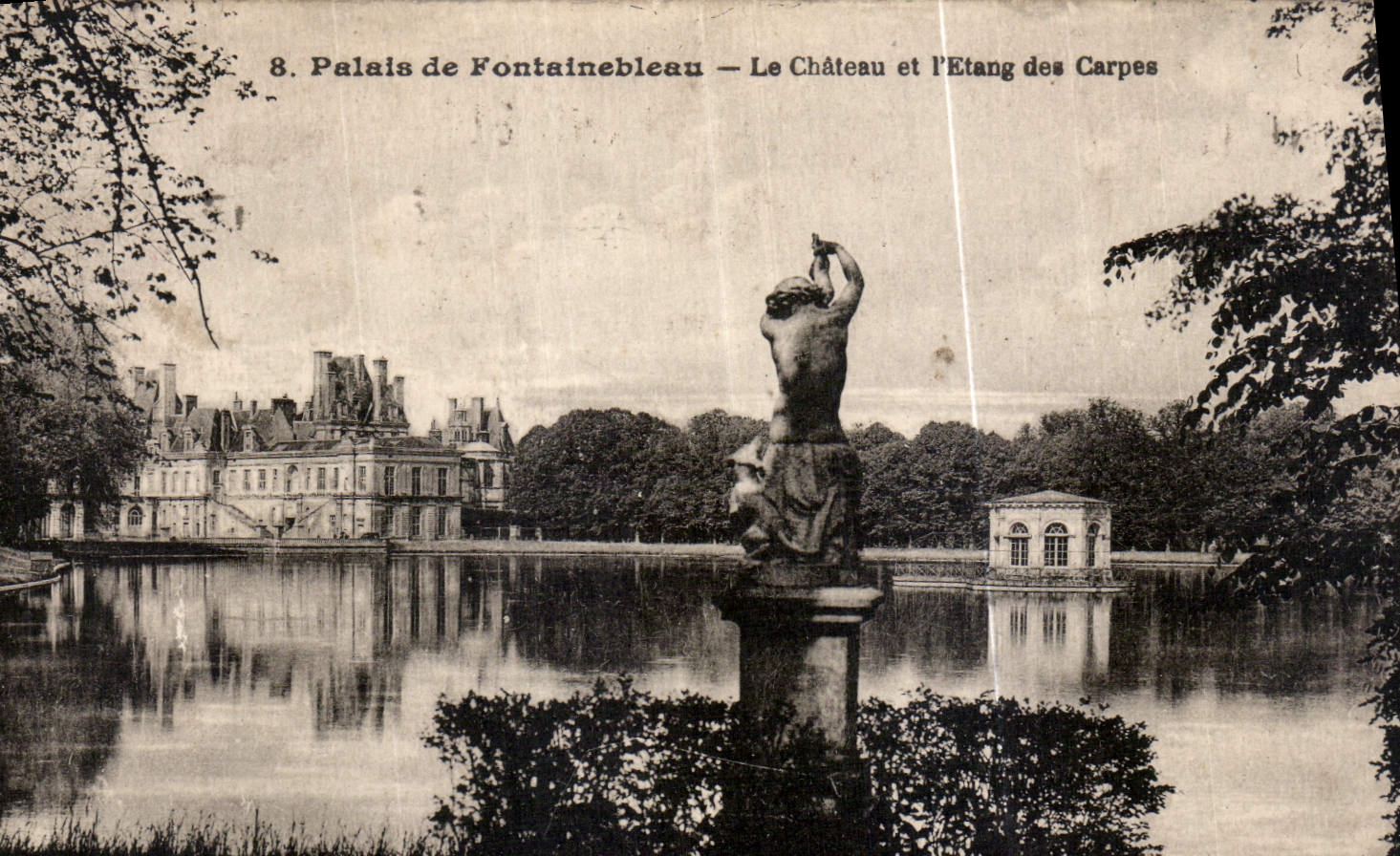 CPA Palais de Fontainebleau le Chateau et l'Etang des Carpes 