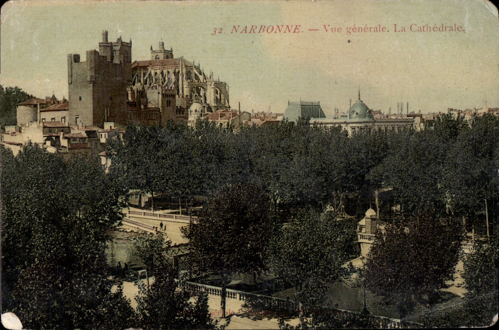 CPA Narbonne Vue generale La Cathedrale 