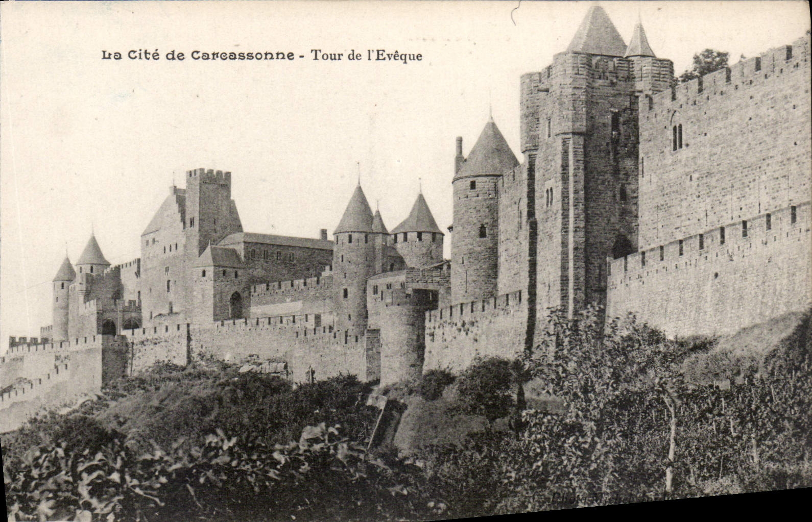CPA La Cite de Carcassonne Tour de l'Eveque 