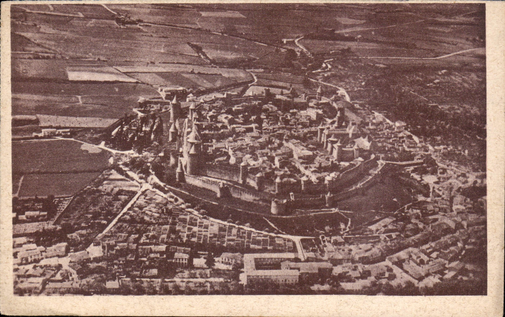 CPA Carcassonne La Cite Vue prise par avion 